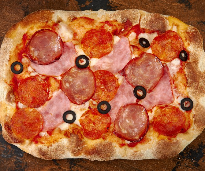 Чоризо, ветчина, пепперони