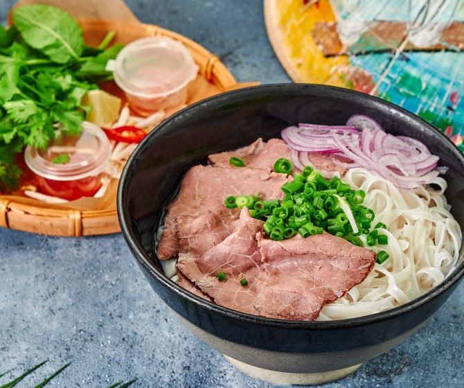 Суп Фо-Бо с говядиной и рисовой лапшой (675 г.)